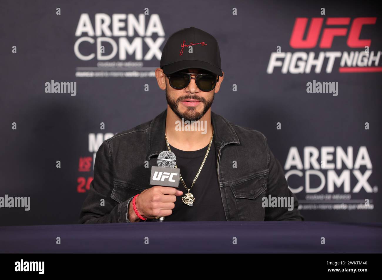 Mexiko-Stadt, Mexiko. Februar 2024. 21. Februar 2024, Mexico City, Mexiko: Yair Rodriguez spricht während der UFC Fight Night Pressekonferenz im Presidente Intercontinental Hotel. Am 21. Februar 2024 in Mexiko-Stadt, Mexiko. (Foto: Luis Marin/Eyepix Group/SIPA USA) Credit: SIPA USA/Alamy Live News Stockfoto