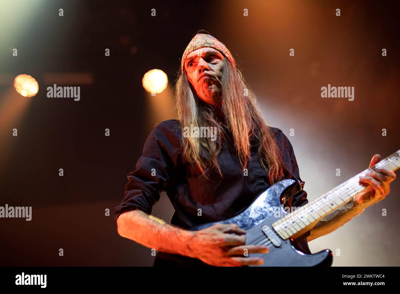 Oslo, Norwegen. Februar 2024. Die norwegische Heavy-Metal-Band TNT spielt ein Live-Konzert im Rockefeller in Oslo. Hier ist Gitarrist Ronni Le Tekro live auf der Bühne zu sehen. (Foto: Gonzales Photo - Terje Dokken). Stockfoto