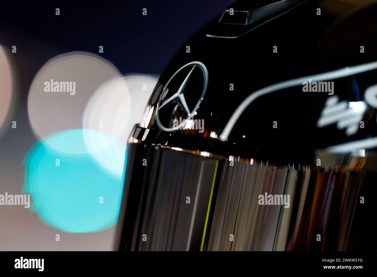 Mercedes AMG F1 Team W15, Helmdetails während der Formel 1 Aramco Vorsaisontests 2024 der FIA Formel 1 Weltmeisterschaft 2024 vom 21. Bis 23. Februar 2024 auf dem Bahrain International Circuit in Sakhir, Bahrain Stockfoto