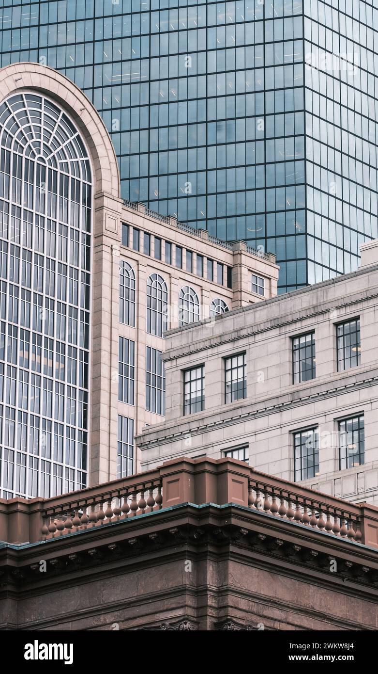 Szene der Clustergebäude, alt und neu, in der Innenstadt von Boston, USA Stockfoto