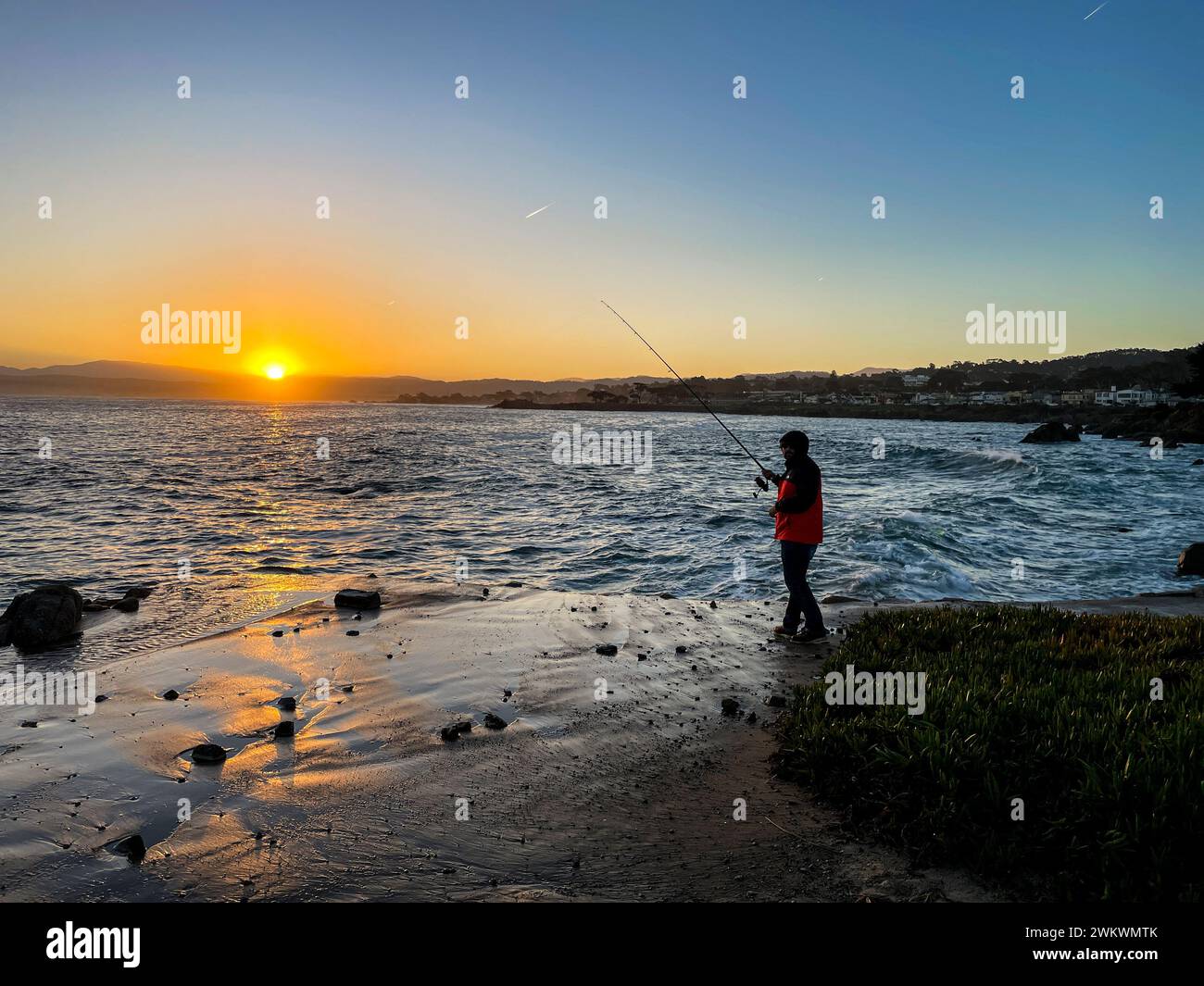 Surffischen am Lover's Point in Pacific Grove, Kalifornien Stockfoto
