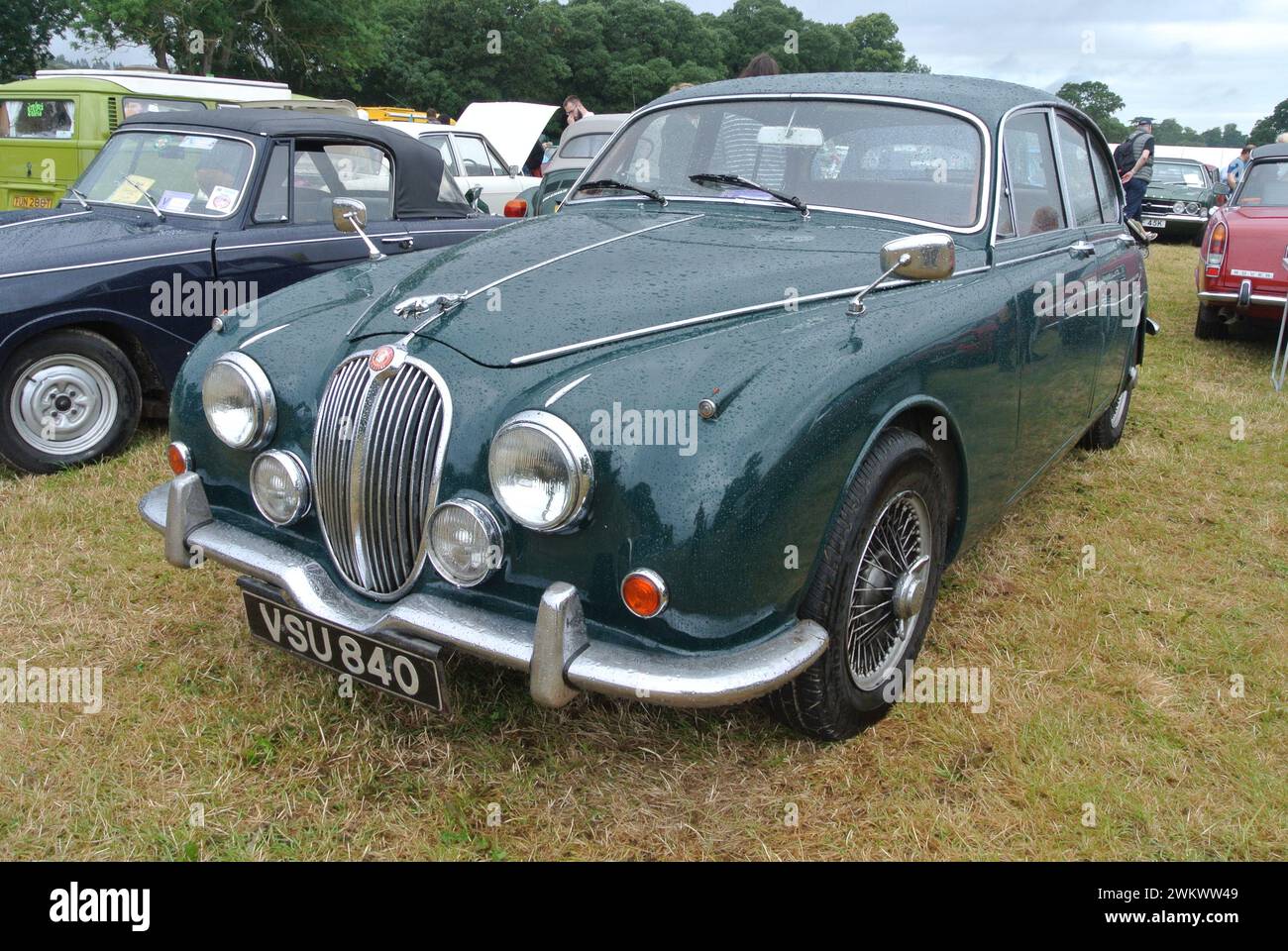 Ein Jaguar Mk.2 aus dem Jahr 1961 parkte auf der 48. Historic Vehicle Gathering in Powderham, Devon, England, Großbritannien. Stockfoto
