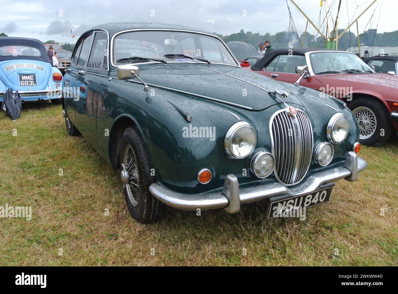 Ein Jaguar Mk.2 aus dem Jahr 1961 parkte auf der 48. Historic Vehicle Gathering in Powderham, Devon, England, Großbritannien. Stockfoto