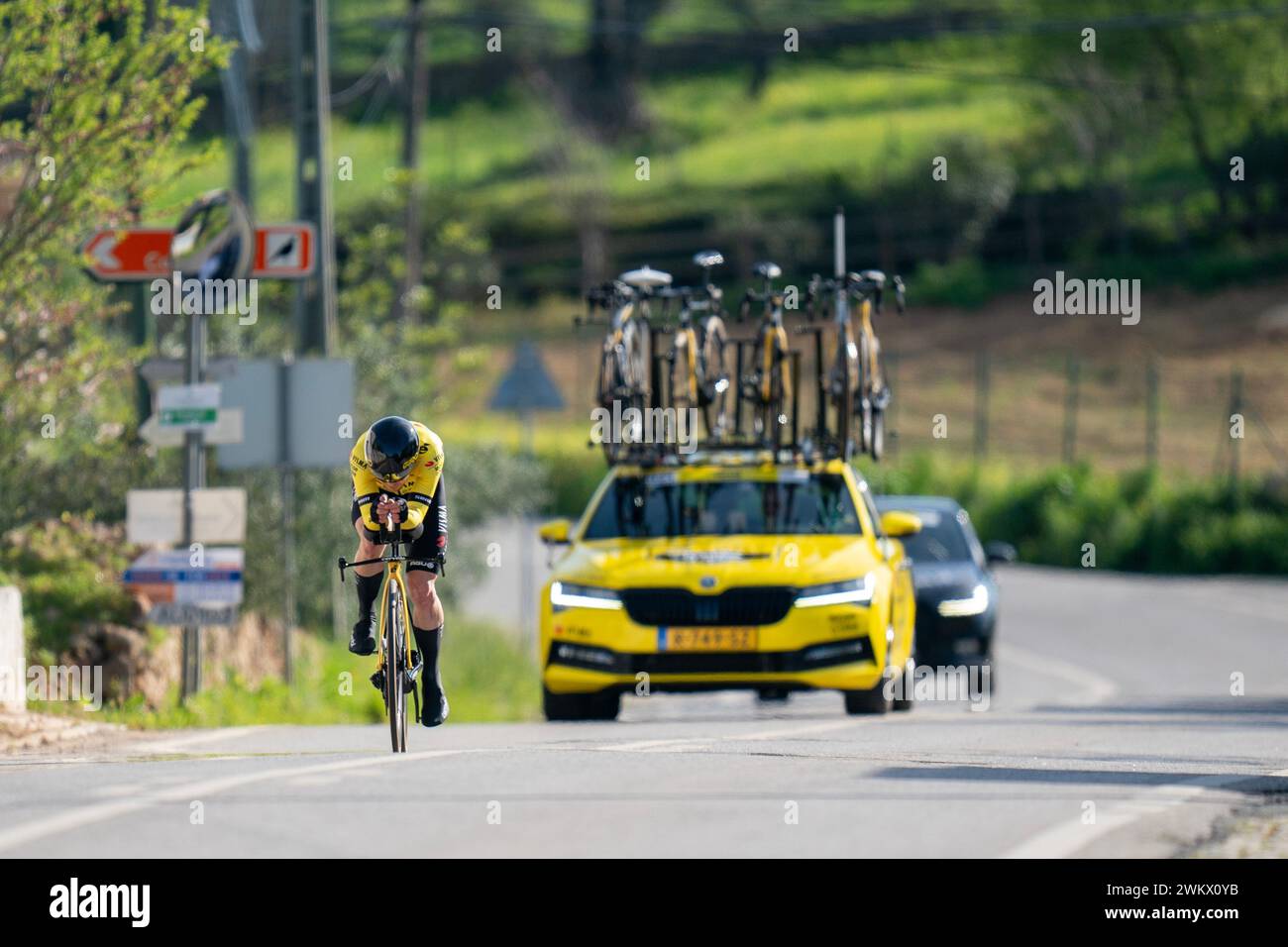 Albufeira, Portugal. Februar 2024. ALBUFEIRA, PORTUGAL - 17. Februar: Jan Tratnik aus Slowenien während des Zeitfahrens der 50. Volta Algarve an der Algarve am 17. februar 2024 in Albufeira, Portugal (Foto: Henk Seppen/Orange Pictures) Credit: Orange Pics BV/Alamy Live News Stockfoto