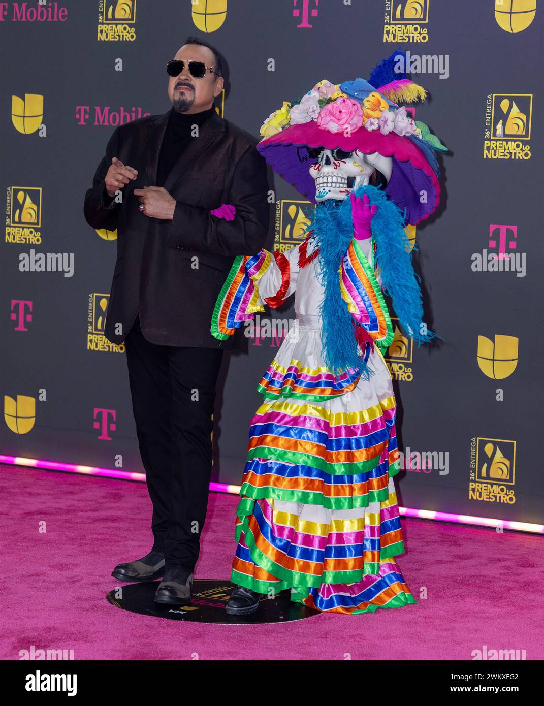 Miami, Usa. Februar 2024. Pepe Aguilar und La Catrina gehen auf dem roten Teppich der Univision 2024 36. ausgabe der Premio Lo Nuestro Award Show im Kaseya Center in Miami, Florida, Donnerstag, 22. Februar 2024. Foto: Gary i Rothstein/UPI Credit: UPI/Alamy Live News Stockfoto