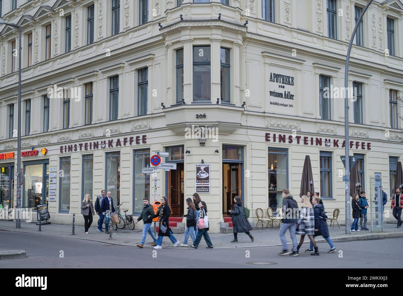 Einstein Kaffee, Café im Haus Apotheke zum Weißen Adler, Friedrichstraße, Checkpoint Charlie, Mitte, Berlin, Deutschland Stockfoto