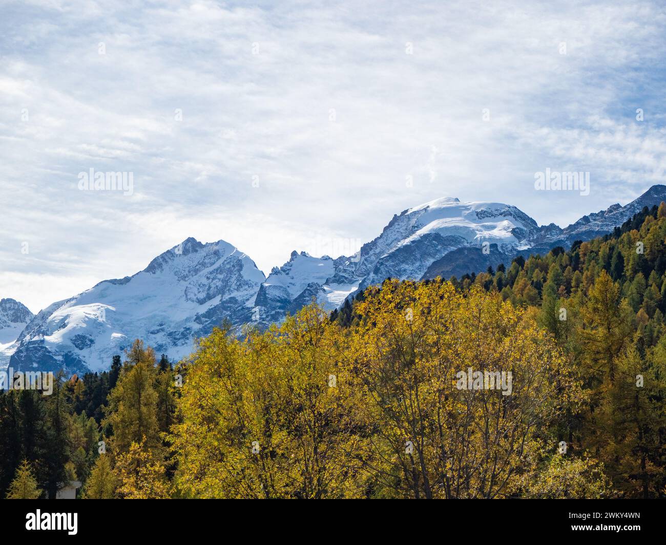 Morteratsch, Schweiz - 15. Oktober 2023: Panoramablick auf die höchsten Berninaberge Stockfoto