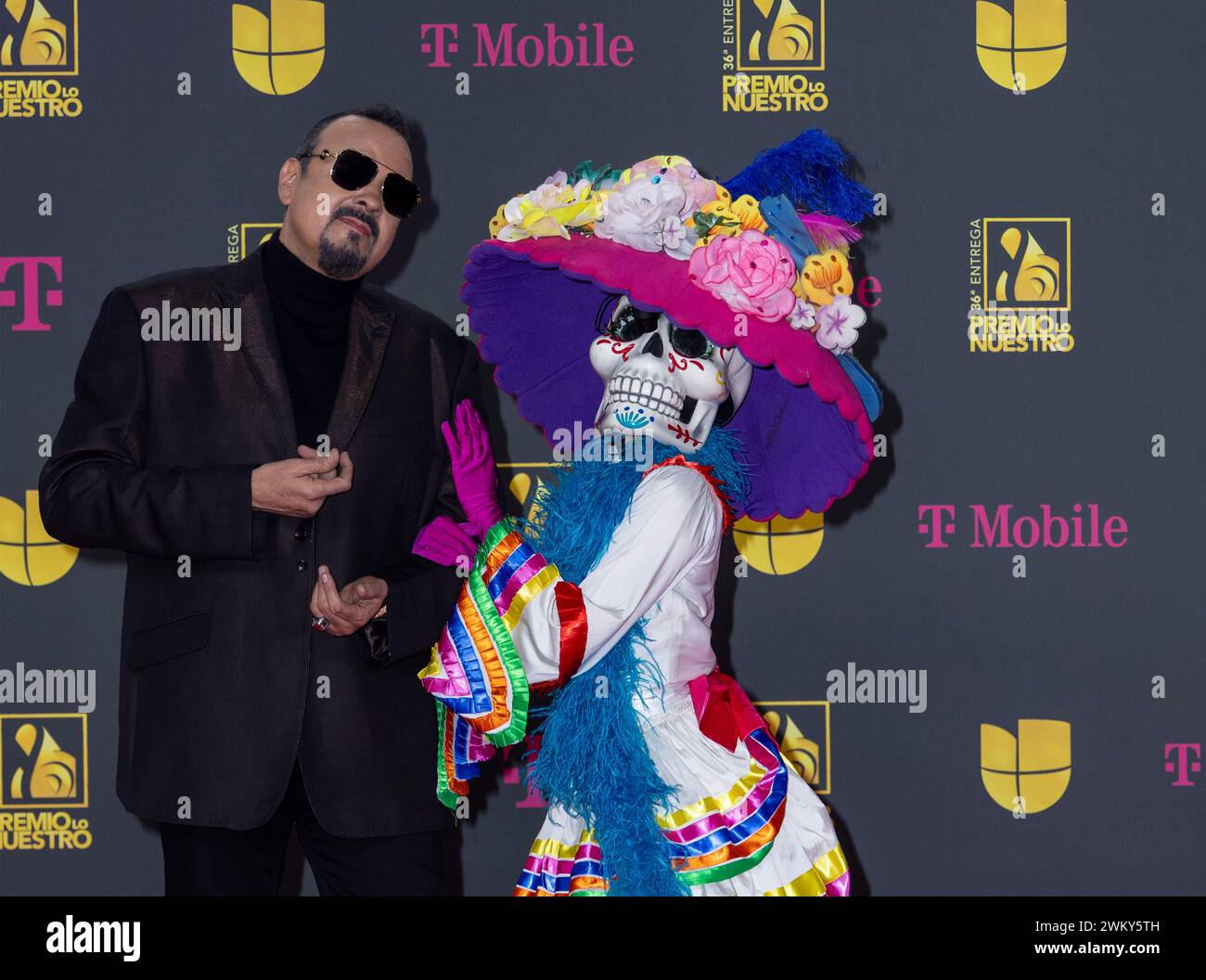 Miami, Usa. Februar 2024. Pepe Aguilar und La Catrina gehen auf dem roten Teppich der Univision 2024 36. ausgabe der Premio Lo Nuestro Award Show im Kaseya Center in Miami, Florida, Donnerstag, 22. Februar 2024. Foto: Gary i Rothstein/UPI Credit: UPI/Alamy Live News Stockfoto