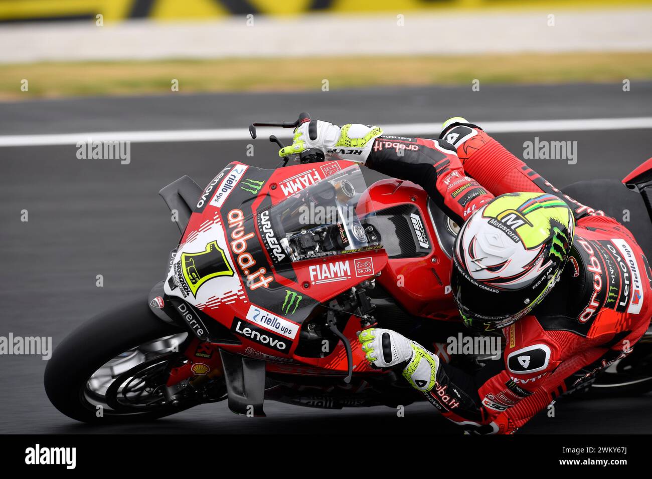 MELBOURNE, AUSTRALIEN. 23. Februar 2024. Alvaro Bautista (1) aus Spanien fuhr mit dem Ducati Panigale V4R für Aruba.IT Racing - Ducati bei der Eröffnungsrunde der Superbike-Weltmeisterschaft 2024 auf dem Phillip Island Circuit. Karl Phillipson/Alamy Live News Stockfoto