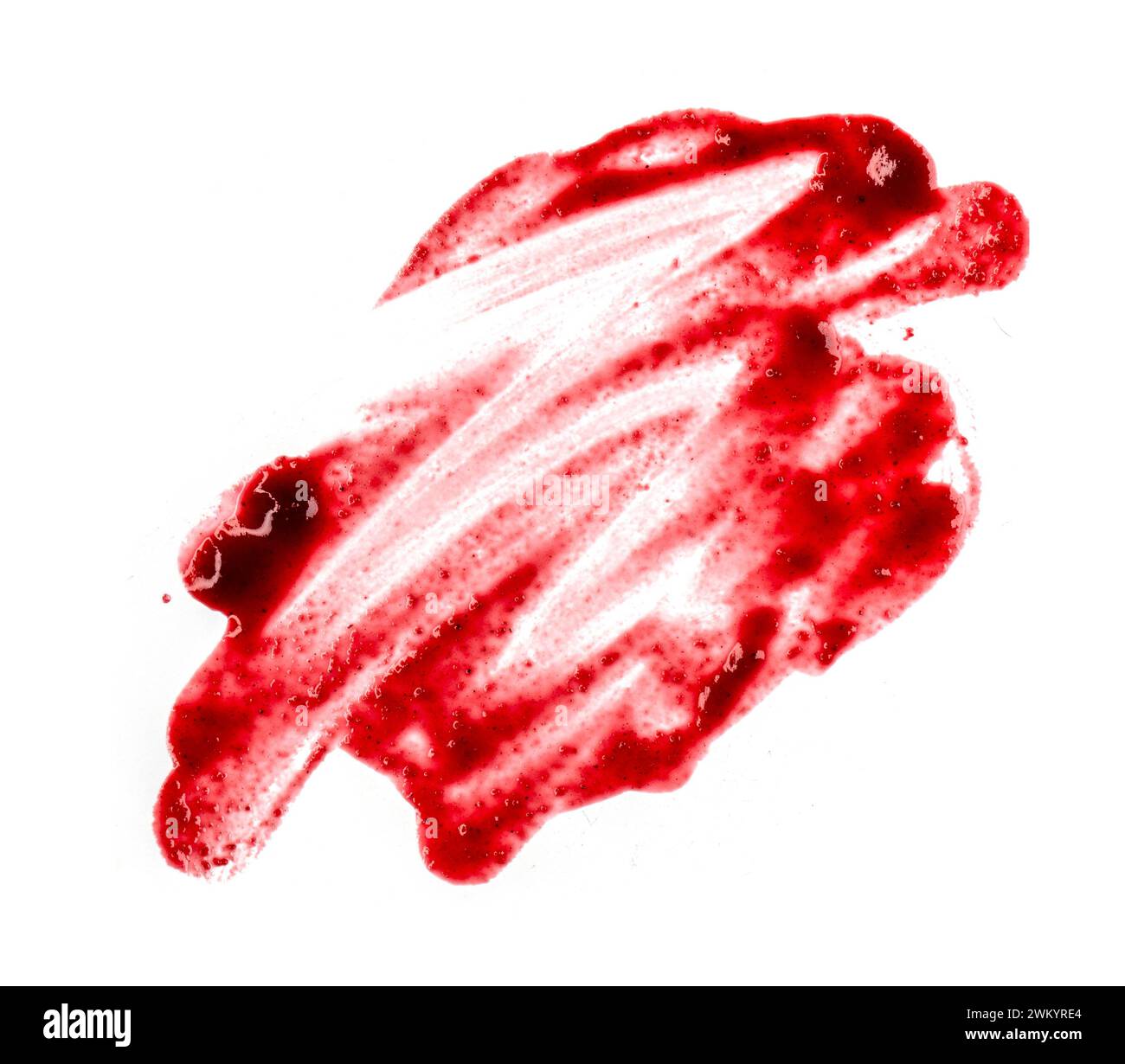 Süße rote Beerenmarmelade, Soße als abstrakter Abstrichfleck isoliert auf weißem, transparentem Hintergrund Stockfoto