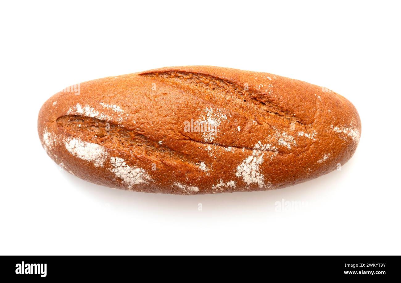 Vollbraunes Müsli-Brot mit Mehl isoliert auf weiß, Blick von oben Stockfoto