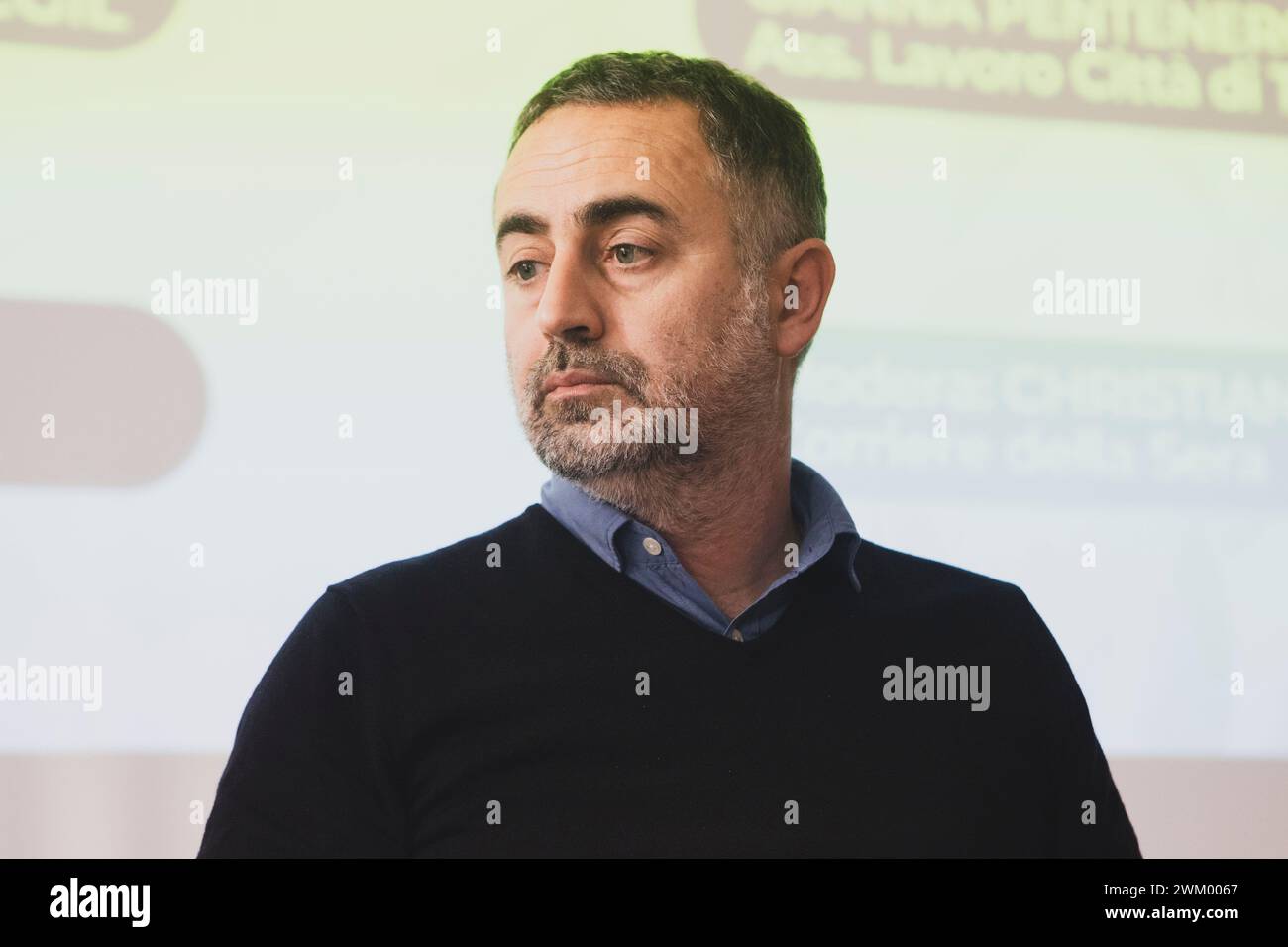 Foto Andrea Alfano/LaPresse 23 Febbraio 2024, Torino, Italia - Cronaca - Turin, incontro "L'industria non &#xe8; finita. Torino e la giusta transizione tra inclusione, qualit&#xe0; del lavoro, sostenibilit&#xe0;: una storia possibile“ presso la sede della CGIL. - Nella foto: UN momento dell'evento. Februar 2024, Turin, Italien - Nachrichten - Turin, Meeting &#x201c;L'industria non &#xe8; finita. Torino e la giusta transizione tra inclusione, qualit&#xe0; del lavoro, sostenibilit&#xe0;: una storia possibile“ im CGIL-Hauptsitz. - Auf dem Bild: Ein Moment des Ereignisses. Stockfoto