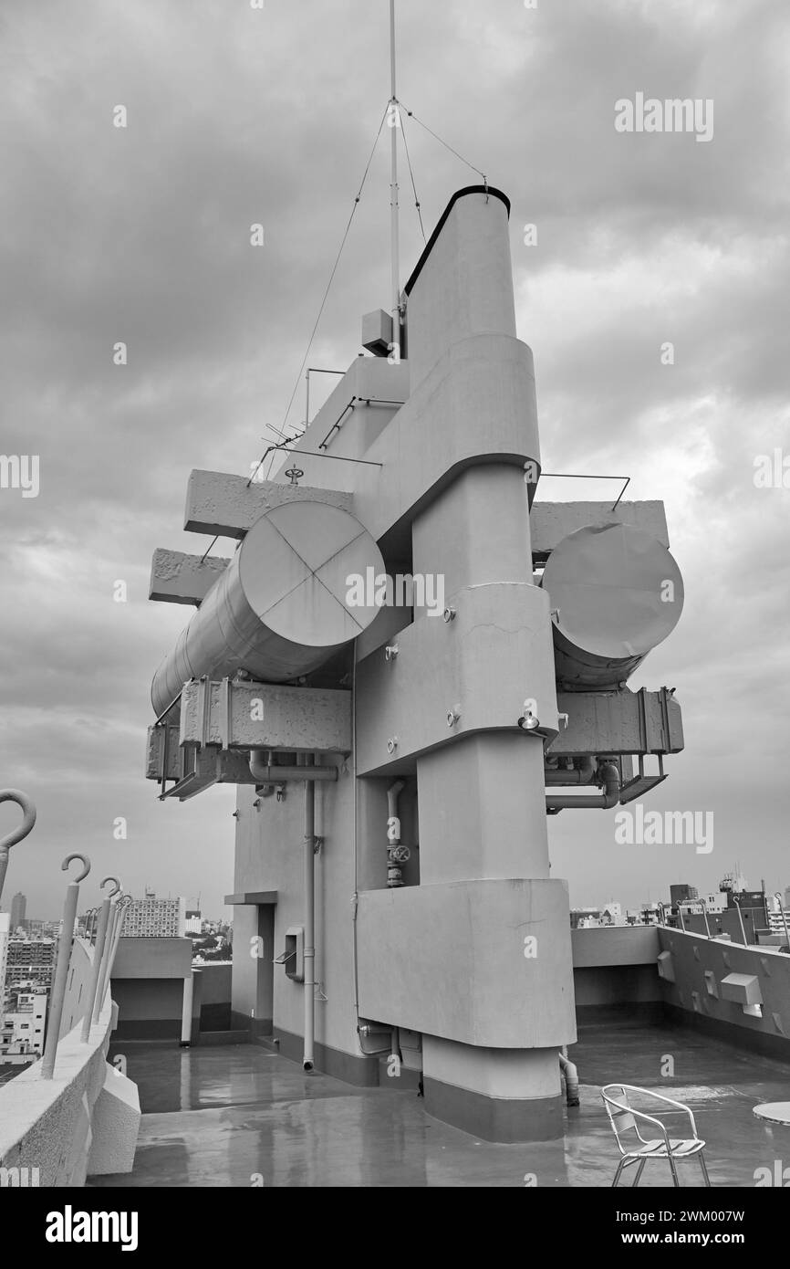 Neues Sky Building Nr. 3 / Gunkan Building („Schlachtschiff-Gebäude“), entworfen von Watanabe Yoji, 1972; Tokio, Japan Stockfoto