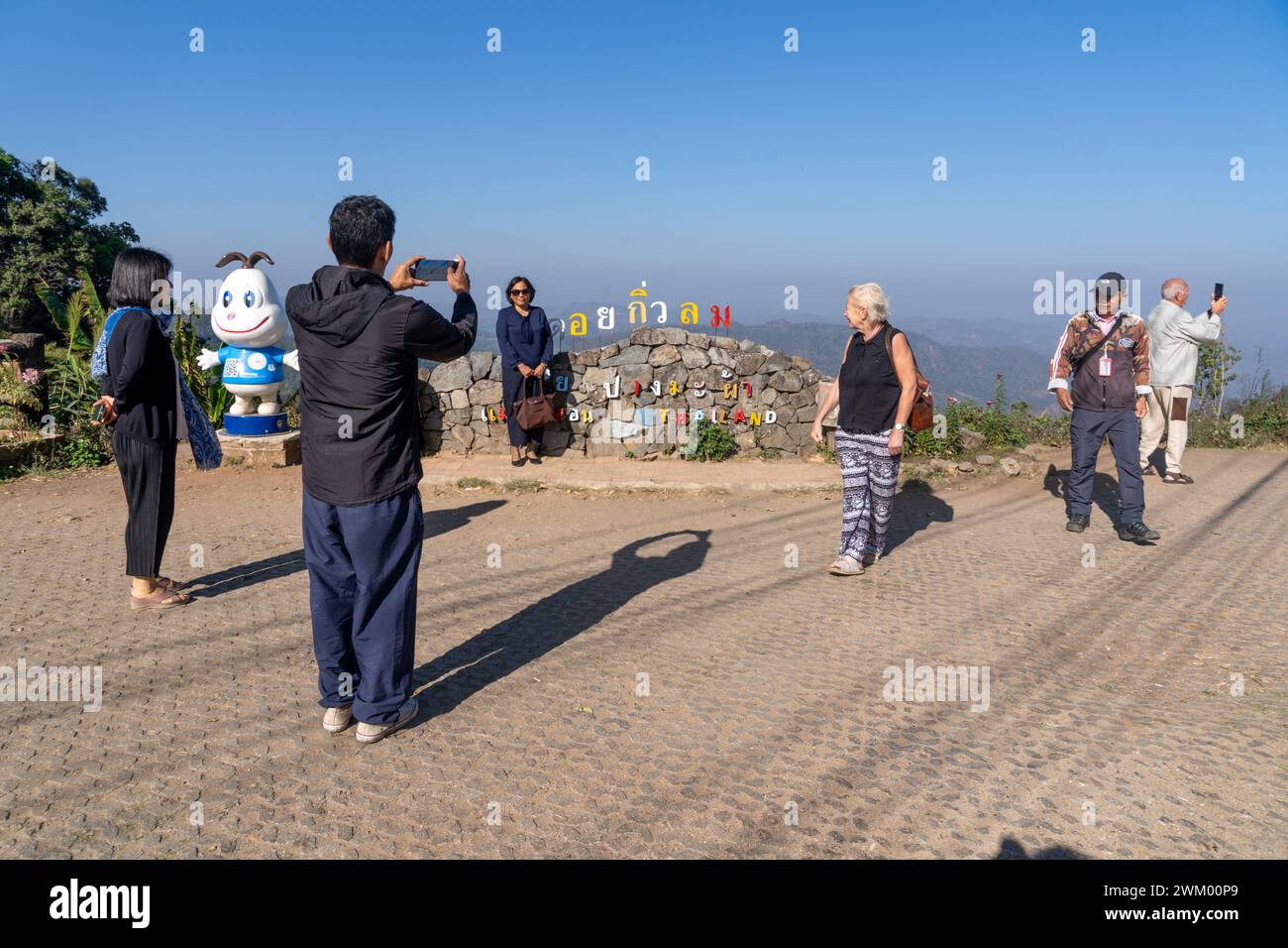 Touristen, die Mae Hong Son Provinz, Thailand besuchen Stockfoto