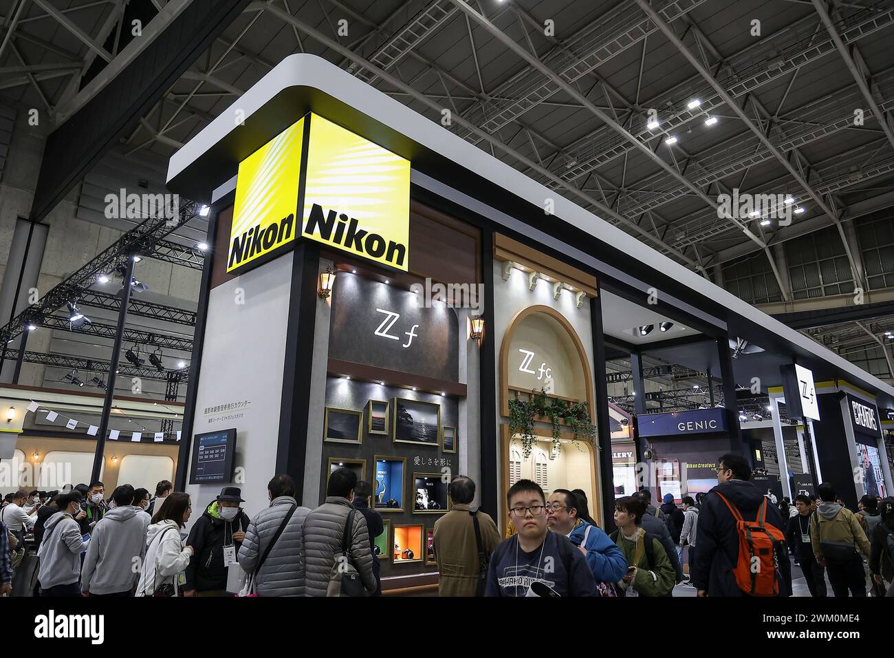 Yokohama, Japan. Februar 2024. Nikon Stand ist auf der CP Camera & Photo Imaging Show 2024 in Pacifico Yokohama zu sehen. Die CP-Ausstellung zeigt die neuesten Technologien für Kameras, Fotografie und Bildgebung. Die diesjährige Ausstellung findet im Pacifico Yokohama statt und ist bis zum 25. Februar online. (Kreditbild: © Rodrigo Reyes Marin/ZUMA Press Wire) NUR REDAKTIONELLE VERWENDUNG! Nicht für kommerzielle ZWECKE! Stockfoto