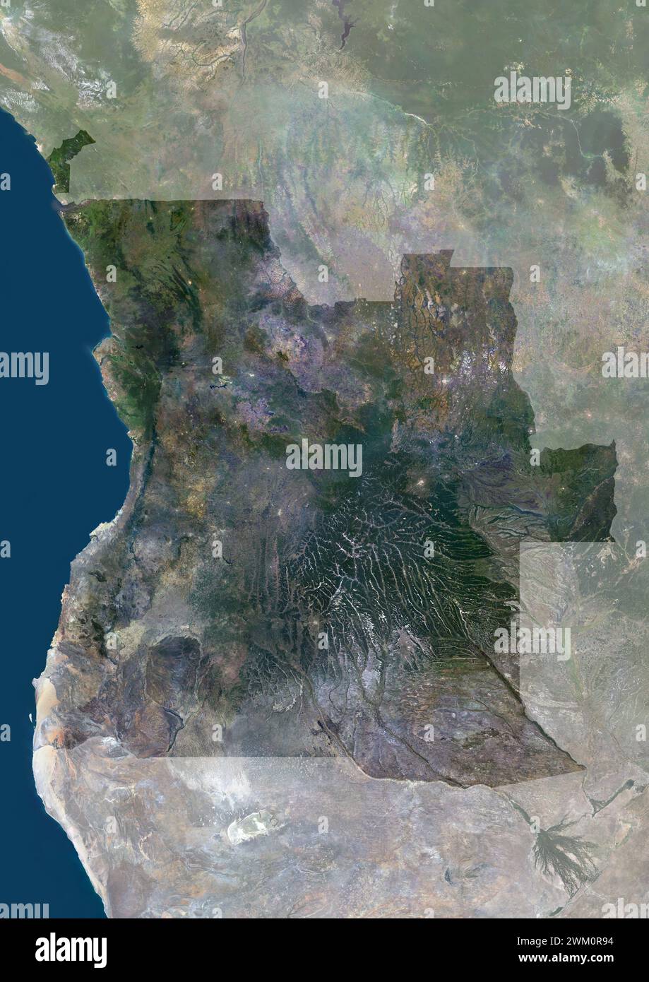 Farb-Satellitenbild von Angola, mit Maske. Stockfoto