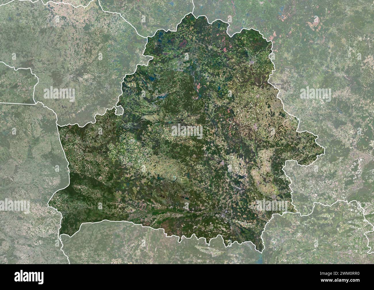 Farb-Satellitenbild von Belarus und den Nachbarländern, mit Grenzen und Maske. Stockfoto