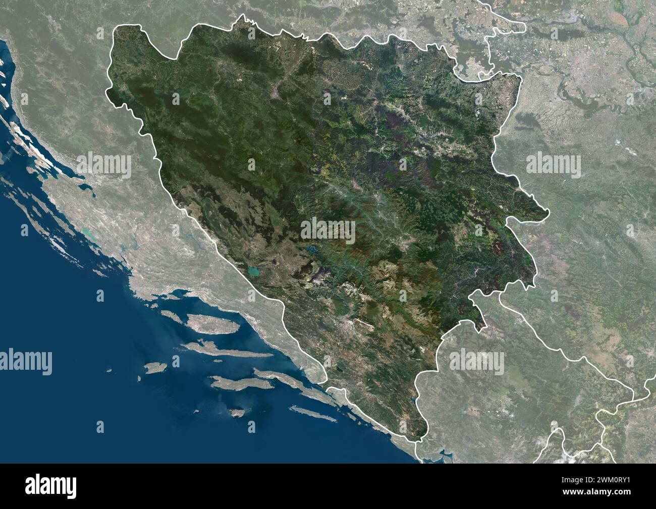 Farb-Satellitenbild von Bosnien und Herzegowina, mit Grenzen und Maske. Stockfoto