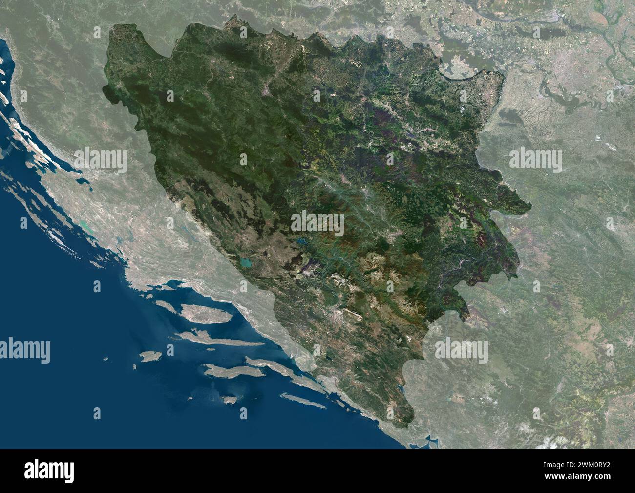 Farb-Satellitenbild von Bosnien und Herzegowina, mit Maske. Stockfoto