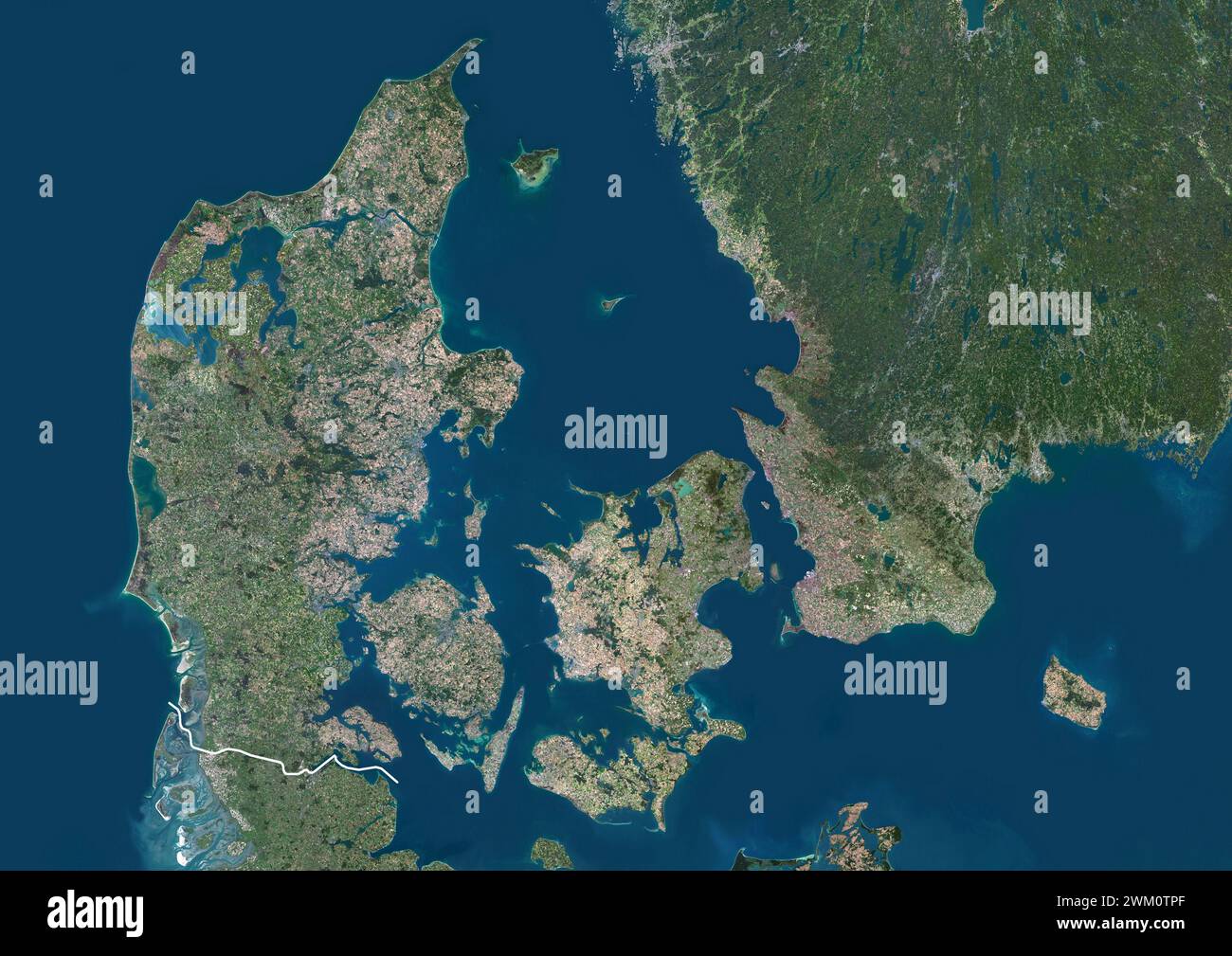 Farb-Satellitenbild von Dänemark und den Nachbarländern, die die Grenze zu Deutschland zeigt. Stockfoto