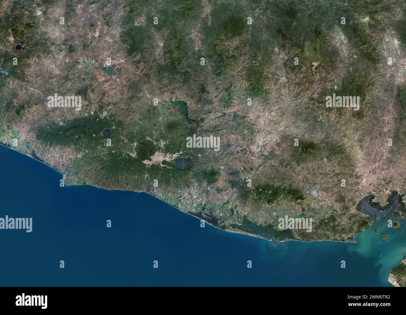 Farb-Satellitenbild von El Salvador und den Nachbarländern. Stockfoto