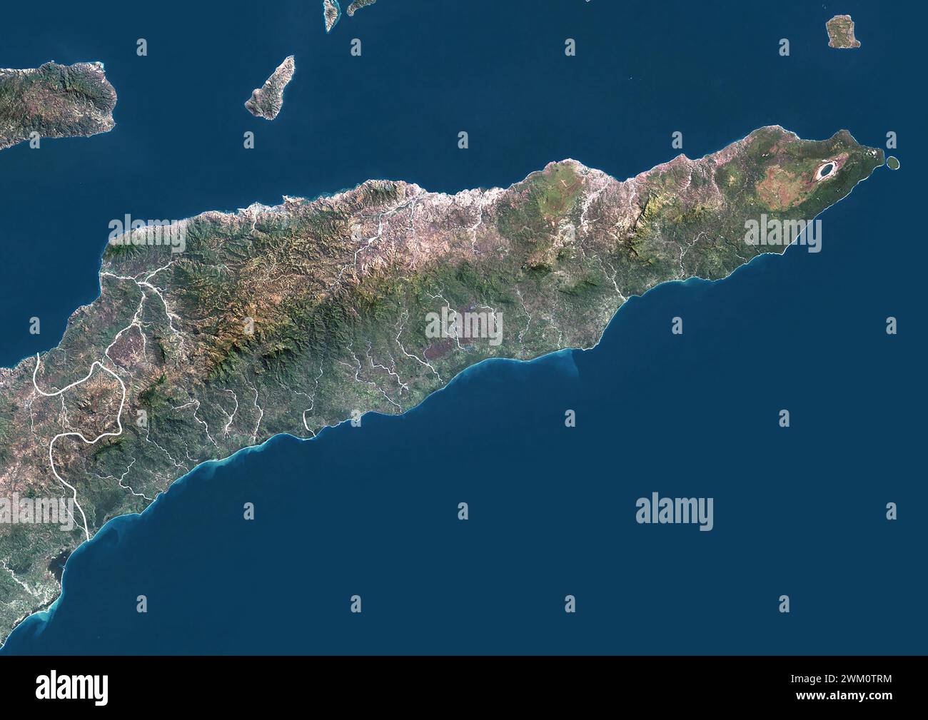 Farb-Satellitenbild von Osttimor und dem benachbarten Indonesien, mit Grenzen. Stockfoto