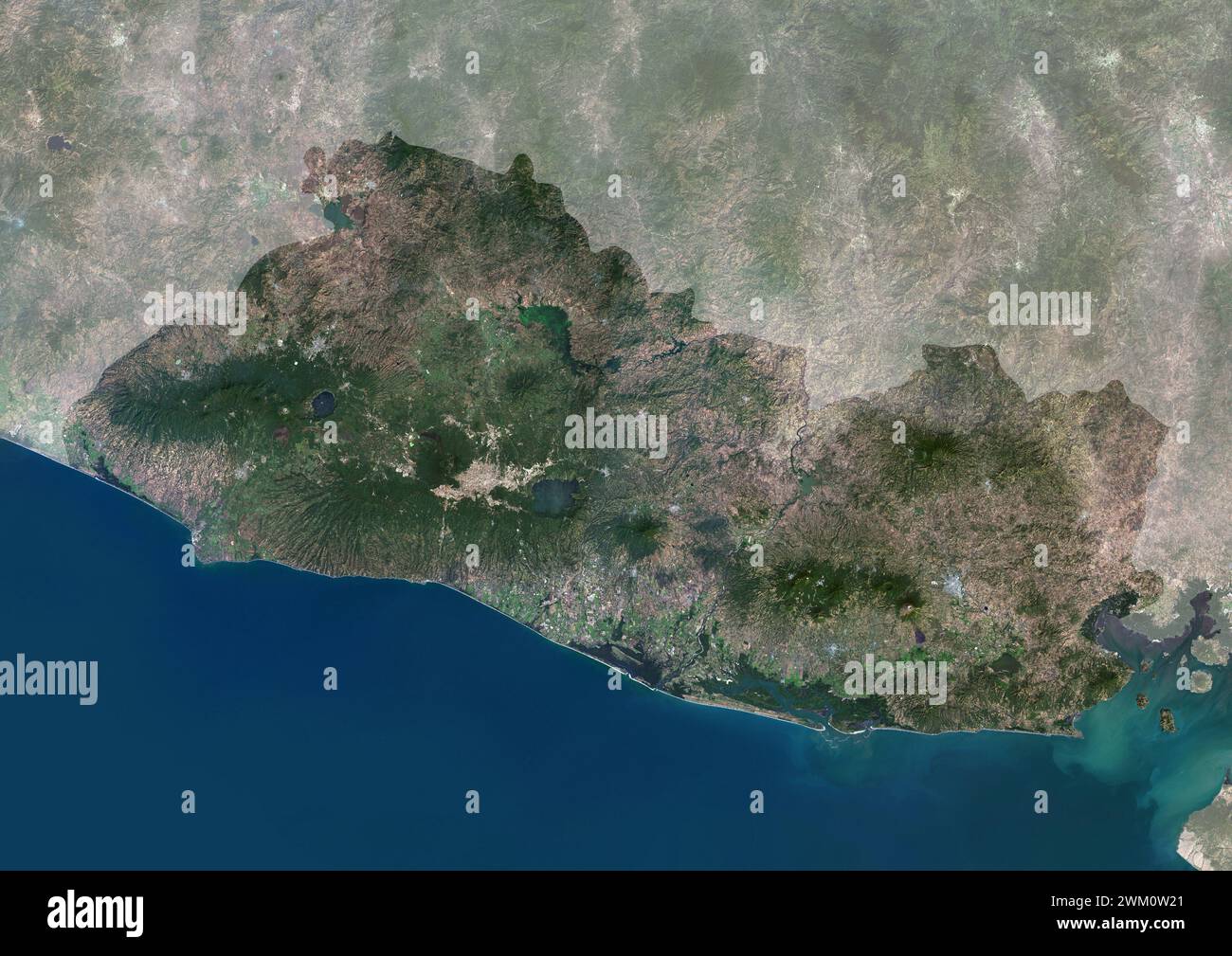 Farb-Satellitenbild von El Salvador, mit Maske. Stockfoto