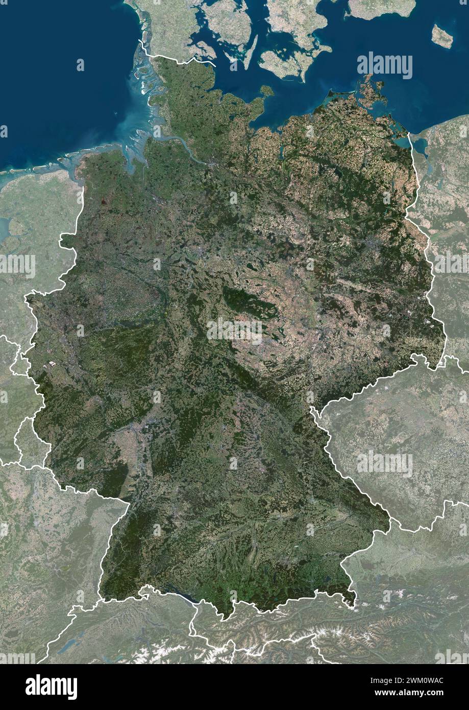 Farb-Satellitenbild Deutschlands, mit Grenzen und Maske. Stockfoto