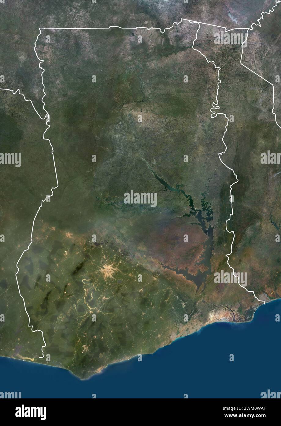 Farb-Satellitenbild von Ghana und Nachbarländern, mit Grenzen. Stockfoto