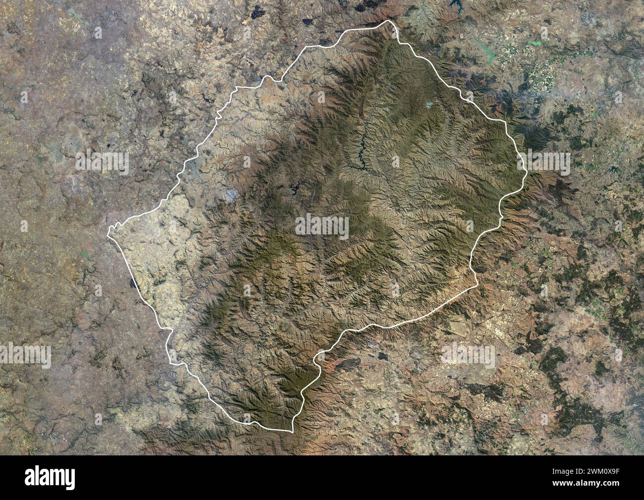 Farb-Satellitenbild von Lesotho, einem Land innerhalb der Grenze zu Südafrika. Stockfoto