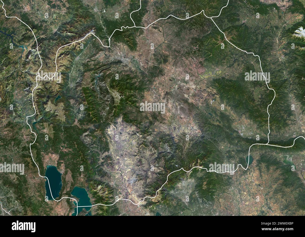 Farb-Satellitenbild von Mazedonien, mit Grenzen. Stockfoto