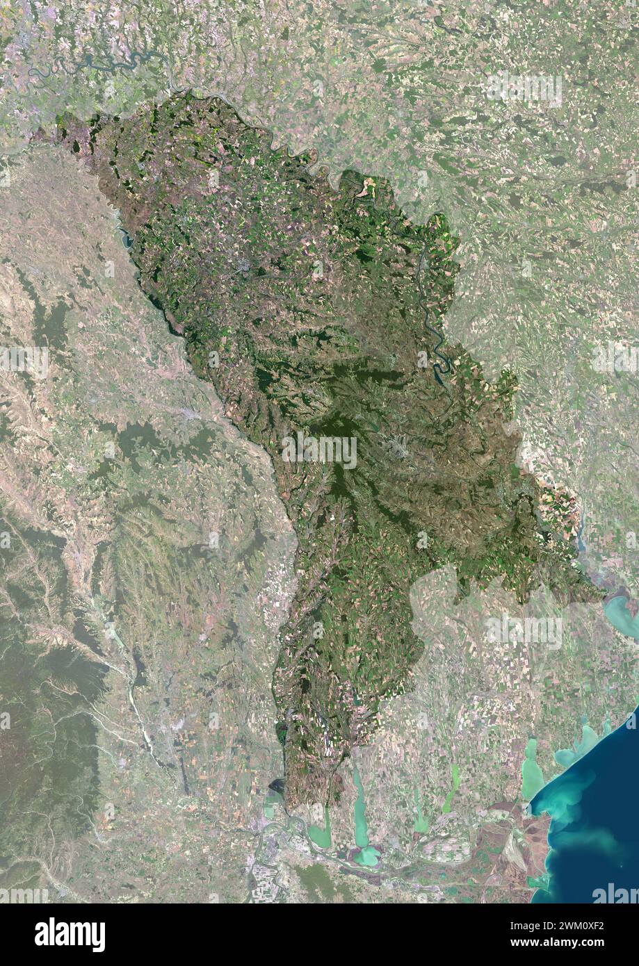 Farb-Satellitenbild von Moldau, mit Maske. Stockfoto