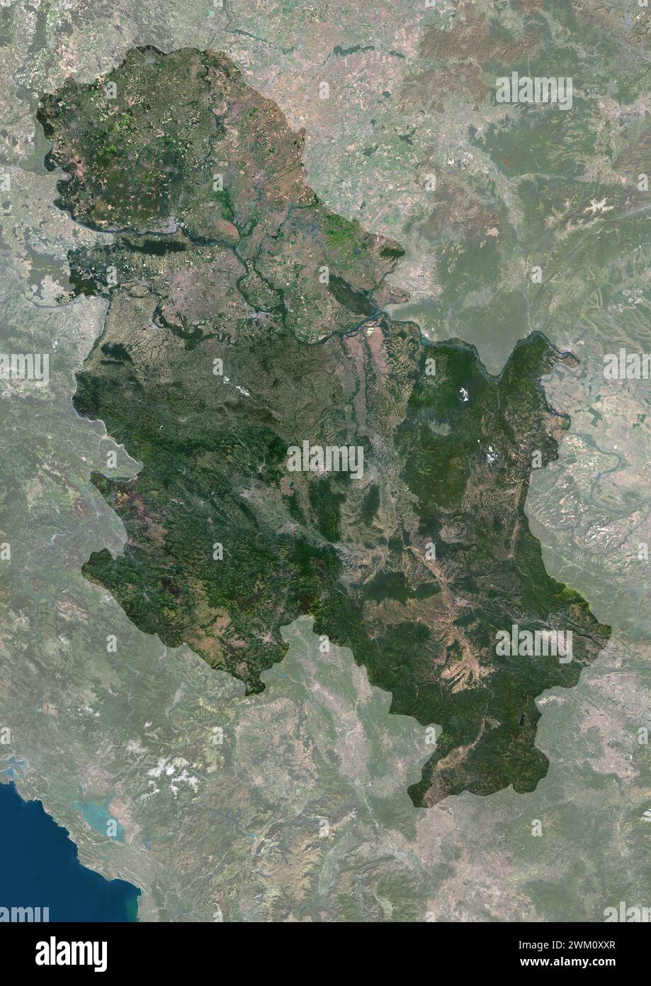 Farb-Satellitenbild Serbiens, mit Maske. Stockfoto