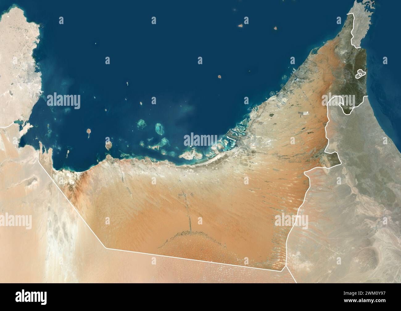 Farb-Satellitenbild der Vereinigten Arabischen Emirate, mit Grenzen und Maske. Stockfoto