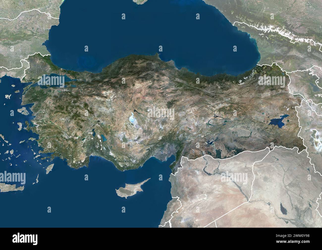 Farb-Satellitenbild der Türkei, mit Grenzen und Maske. Stockfoto