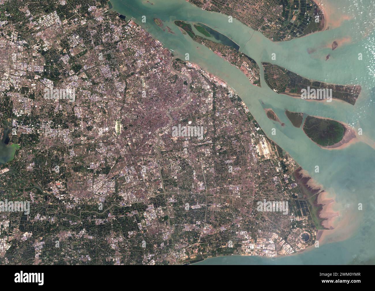 Farb-Satellitenbild von Shanghai, China im Jahr 2022. Stockfoto
