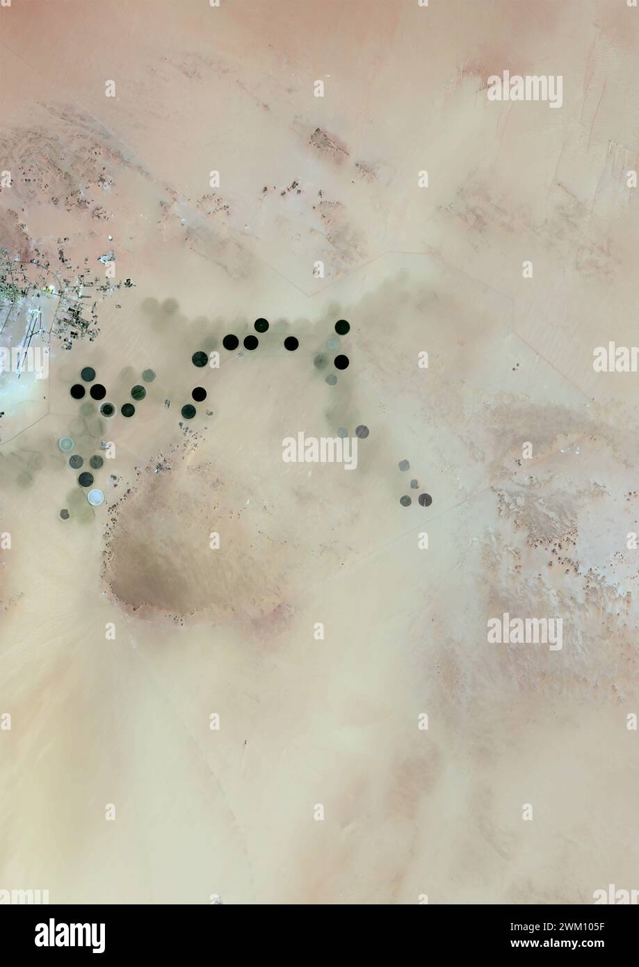 Farb-Satellitenbild der Oase Koufra 2022. Stockfoto