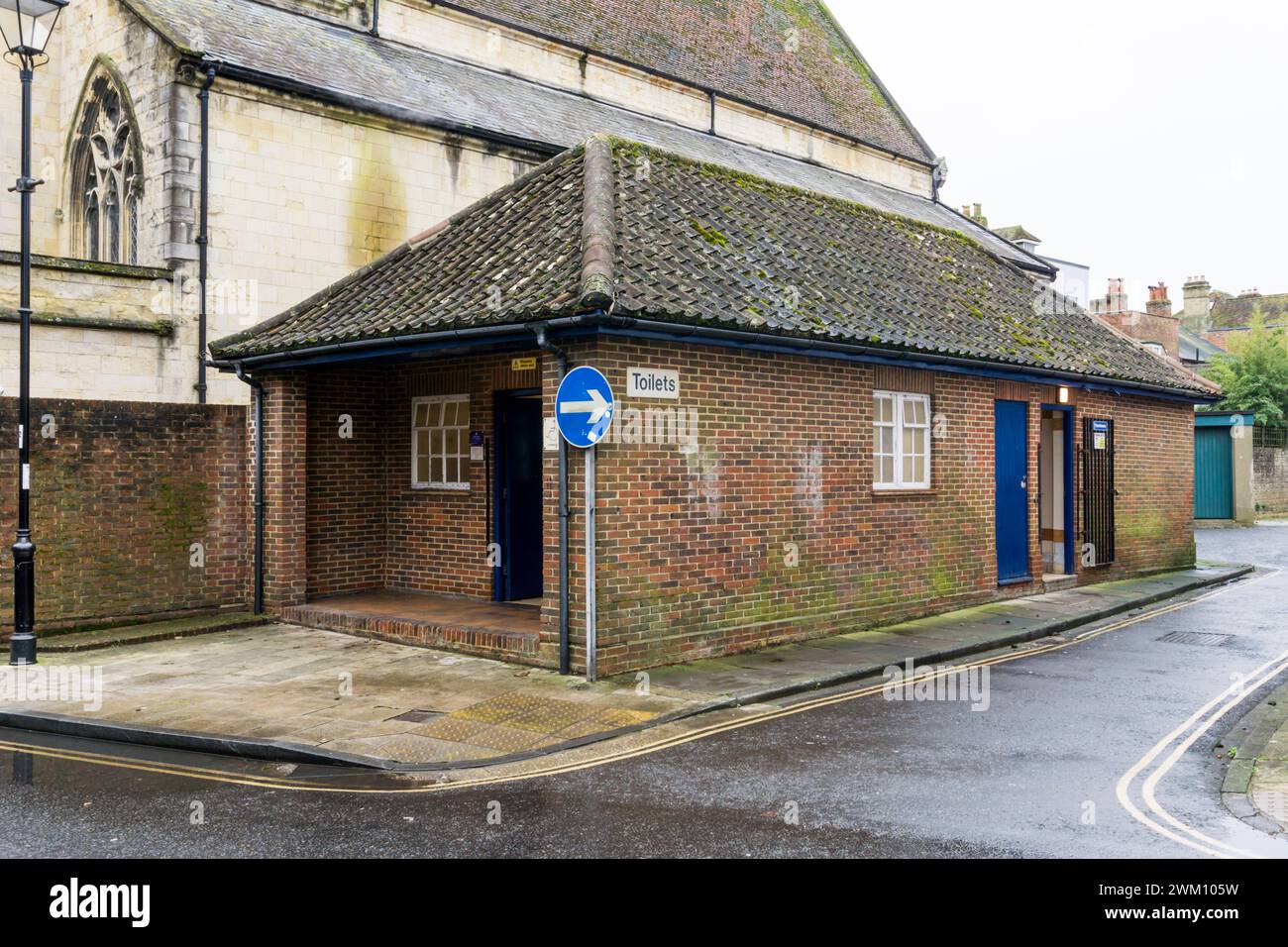 Öffentliche Toiletten in der Tower Street, Chichester. Stockfoto