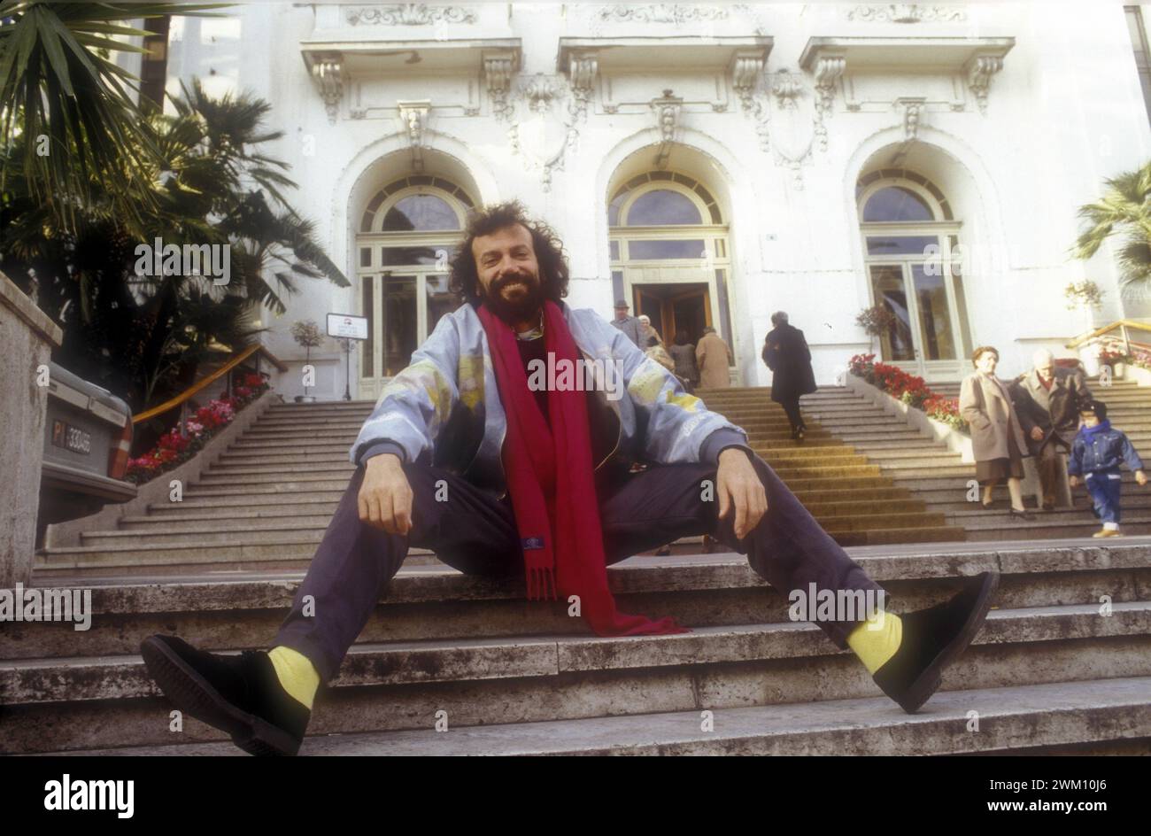 3824287 Antoine; (add.info.: Sanremo Music Festival 1988. Französische Popsängerin Antoine vor dem Sanremo Casino / Festival di Sanremo 1988. IL cantante Antoine davanti al Casino' di Sanremo); © Marcello Mencarini. Alle Rechte vorbehalten 2024. Stockfoto