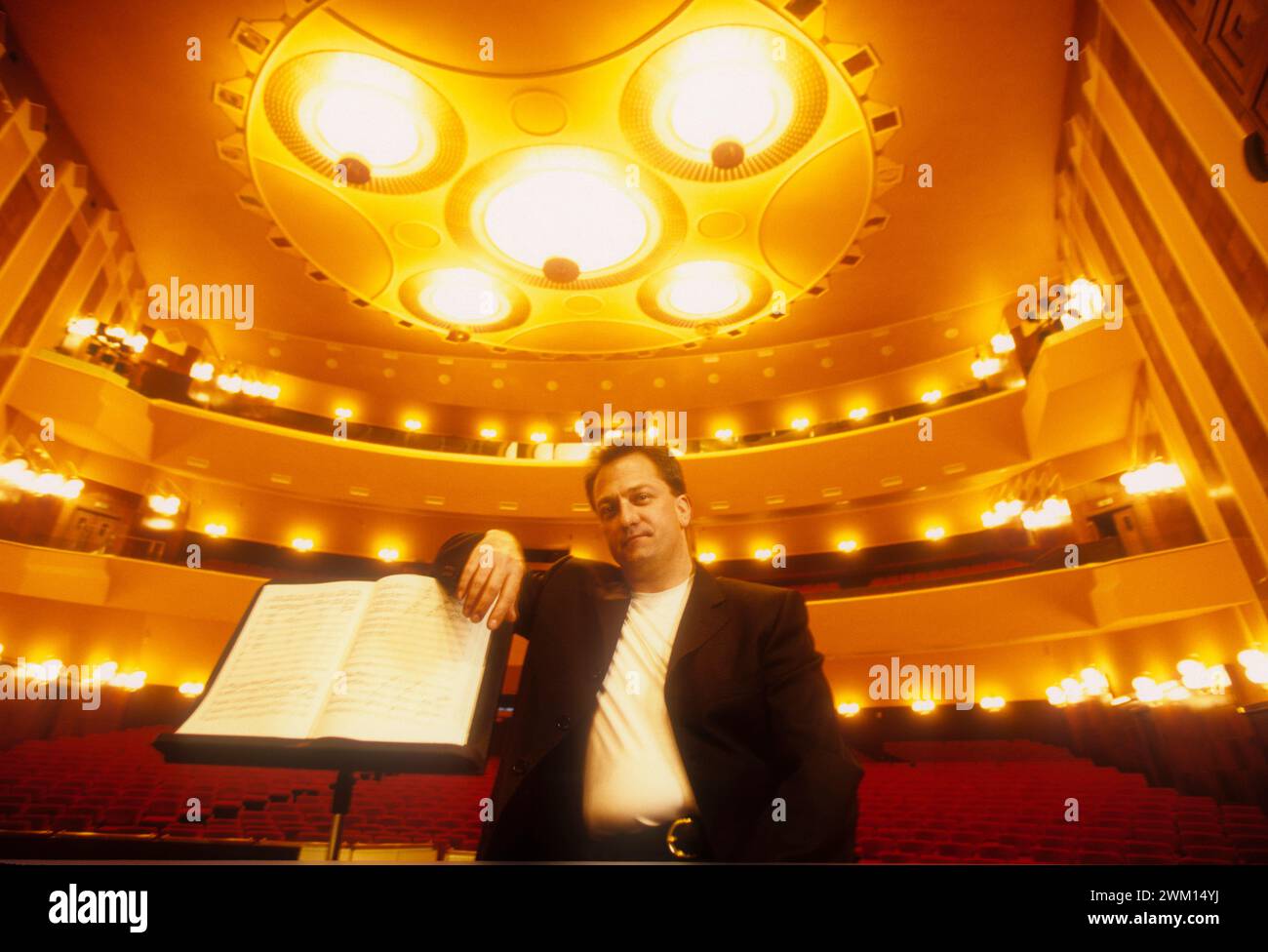 3829091 Gerard Korstner; (add.info.: Cagliari Lyric Theater, 1999. Künstlerischer Leiter Gerard Korstner / Teatro lirico di Cagliari, 1999. IL direttore artistico Gerard Korstner); © Marcello Mencarini. Alle Rechte vorbehalten 2024. Stockfoto