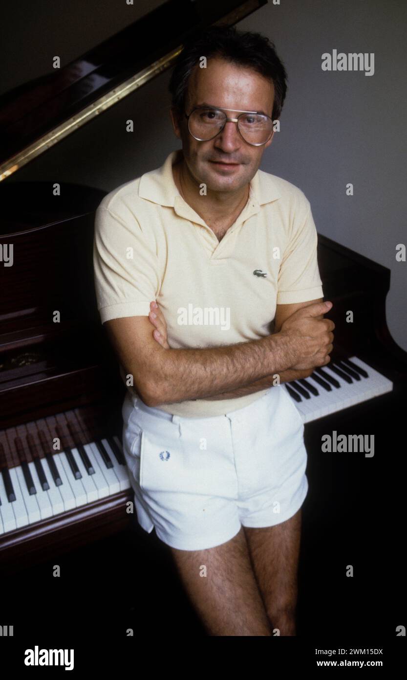 3829637 Giorgio Moroder; (add.info.: Lido Venedig, Filmfestival Venedig 1984. Der italienische Komponist Giorgio Moroder präsentierte auf dem Festival eine restaurierte Version des Stummfilms Metropolis mit einem neuen Rock-Soundtrack / Lido di Venice, Mostra del Cinema di Venice 1984. IL compositore Giorgio Moroder, al Festival per präsentare una versione restaurata del Film muto Metropolis con una nuova colonna sonora Rock); © Marcello Mencarini. Alle Rechte vorbehalten 2024. Stockfoto