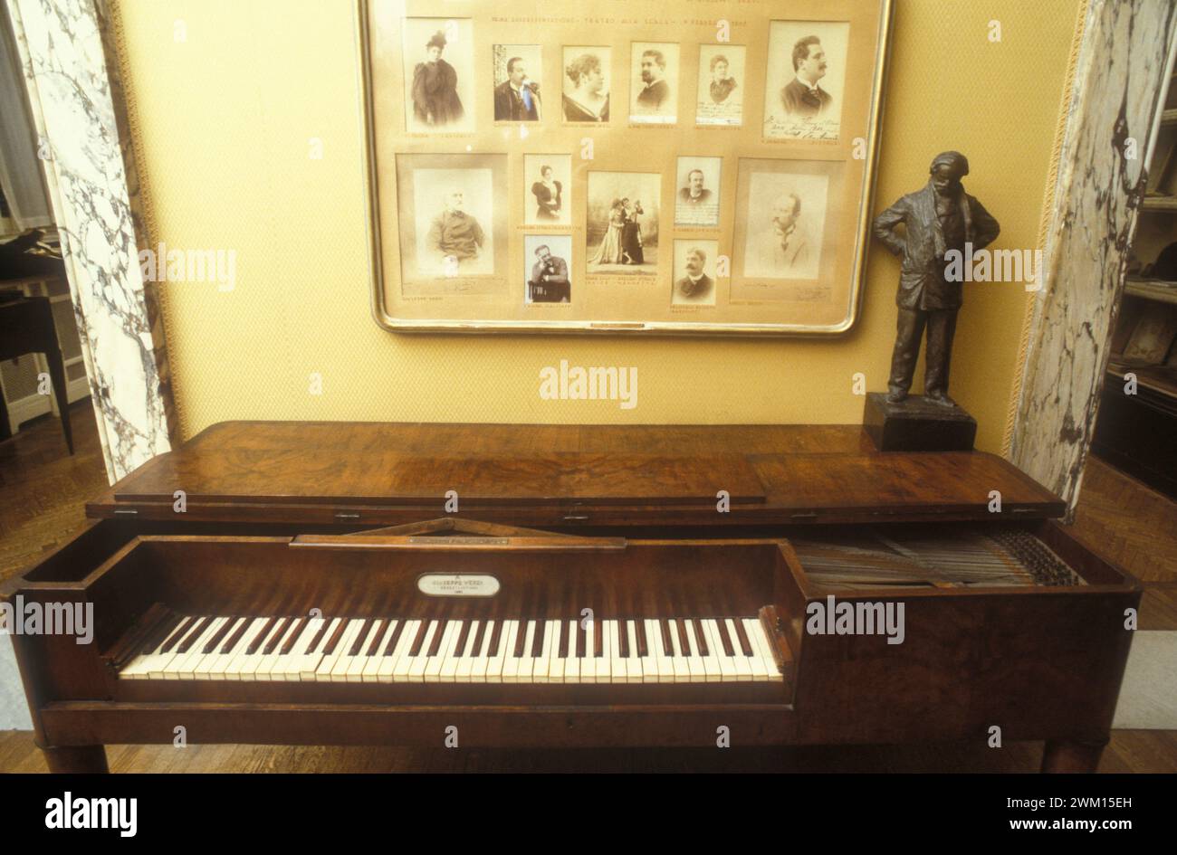 3829672 Museo del Teatro alla Scala; (add.info.: La Scala Theater Museum in Mailand. Giuseppe Verdis Tischklavier / Museo del Teatro alla Scala di Milano. Pianoforte a tavolino di Giuseppe Verdi); © Marcello Mencarini. Alle Rechte vorbehalten 2024. Stockfoto