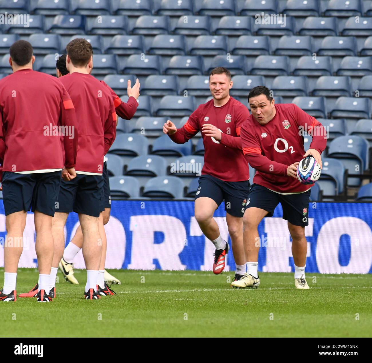 Scottish Gas Murrayfield Stadium. Edinburgh.Scotland.UK. 23. Februar 24 . England Training für das Guinness Six Nations Series Spiel gegen Schottland . Joe Marler (C) aus England Credit: eric mccowat/Alamy Live News Stockfoto