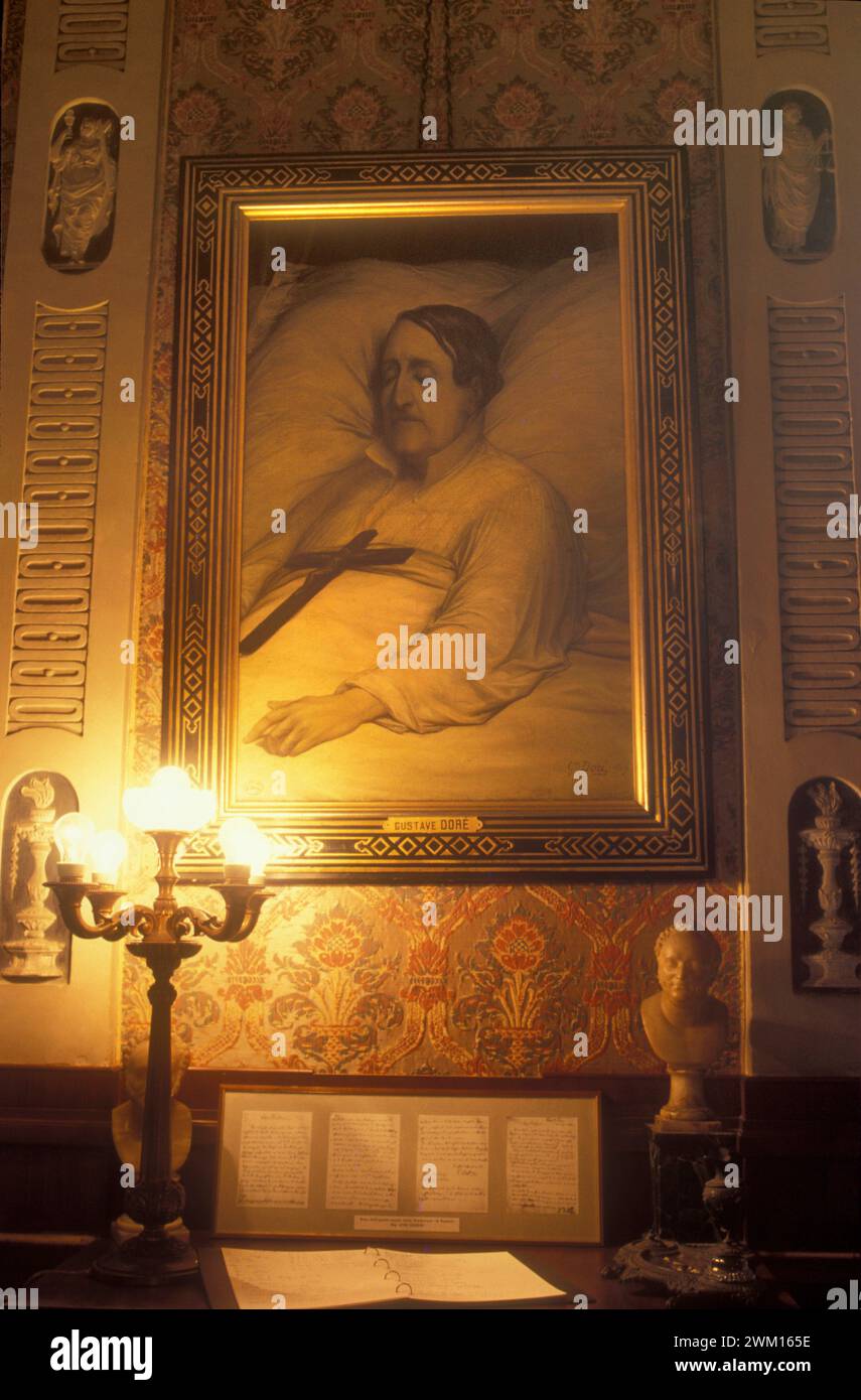 3830162 Pesaro Rossini Opera Festival; (add.info.: Pesaro, Rossini Opera Festival 1997. Porträt von Gioacchino Rossini im Todesbett im Tempietto rossiniano im siebzehnten Jahrhundert Olivieri Palast, gekauft von der Rossini Stiftung / Pesaro, Rossini Opera Festival 1997. Ritratto di Gioacchino Rossini sul letto di morte nel Tempietto rossiniano situato nel secentesco Palazzo Olivieri, comprato dalla Fondazione Rossini, Centro di studi rossiniani); © Marcello Mencarini. Alle Rechte vorbehalten 2024. Stockfoto