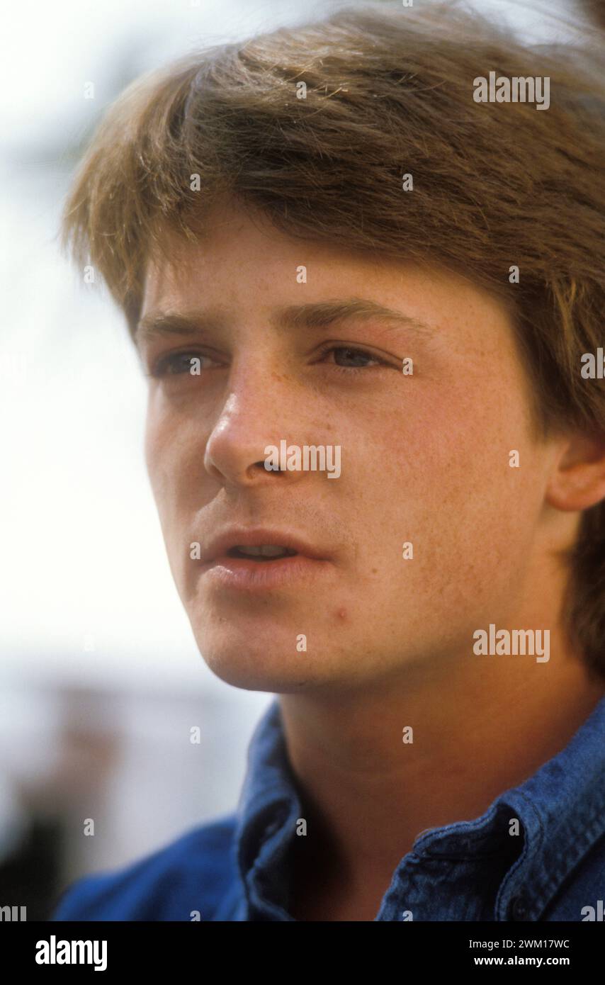 3832111 Michael J. Fox; (add.info.: Lido in Venedig, Filmfestival in Venedig 1985). Der US-amerikanische Schauspieler Michael J. Fox präsentiert auf dem Festival den Film „zurück in die Zukunft“ unter der Regie von Robert Zemeckis / Lido di Venezia, Mostra del Cinema di Venezia 1985. L'attore americano Michael J. Fox, al Festival per präsentare il Film 'Ritorno al futuro', diretto da Robert Zemeckis); © Marcello Mencarini. Alle Rechte vorbehalten 2024. Stockfoto