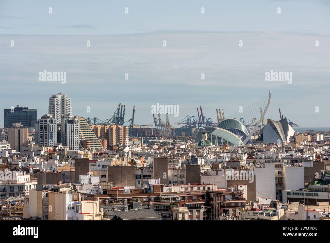 Valencia, 16. Februar 2024: Blick über die Stadt vom Gipfel der Iglesia de Santa Catalina Stockfoto