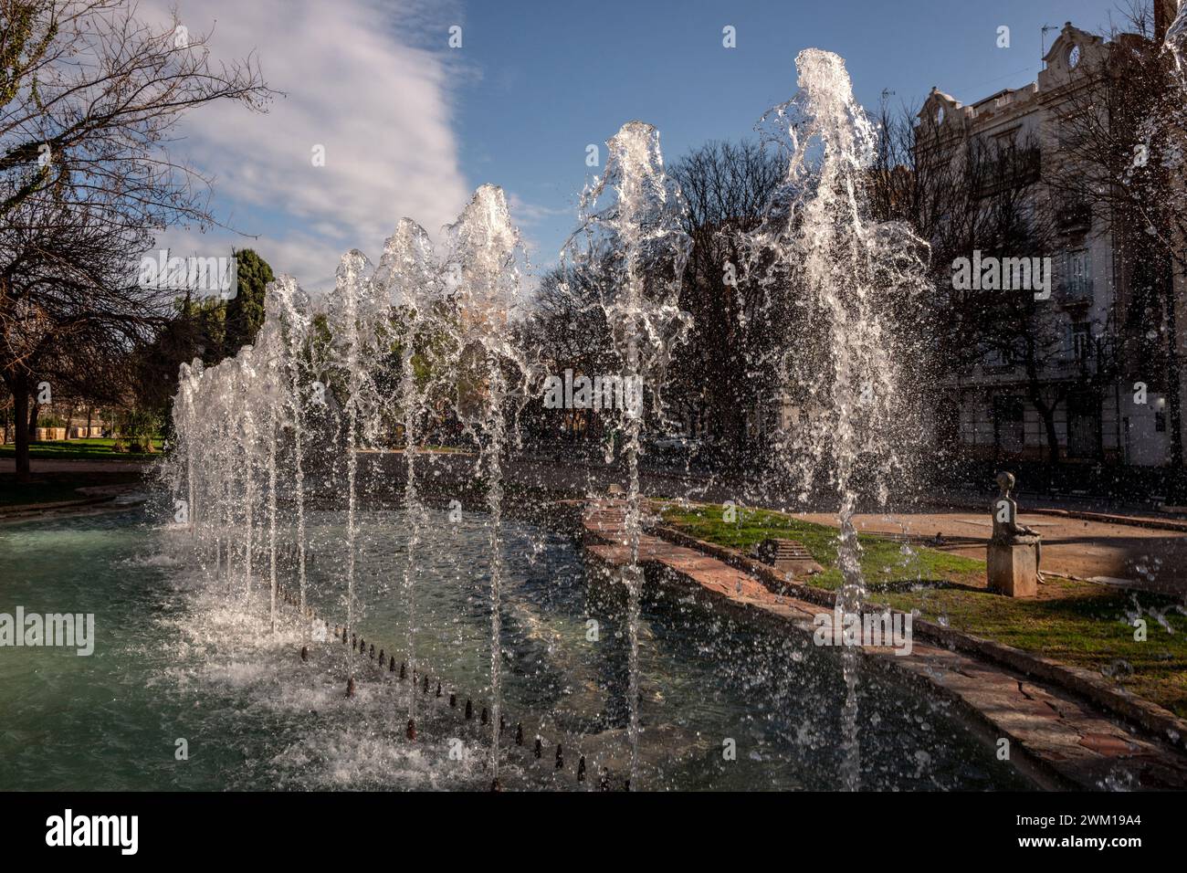 Valencia, 16. Februar 2024: Straßenbrunnen Stockfoto