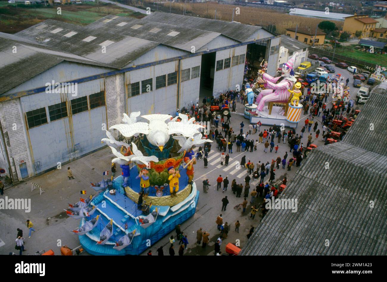 4065949 Karneval Viareggio, um 1987: Karnevalswagen; (add.info.: KARNEVAL VIAREGGIO, um 1987. Karnevalswagen / CARNEVALE DI VIAREGGIO, 1987 ca. Carri allegorici - © Marcello Mencarini); © Marcello Mencarini. Alle Rechte vorbehalten 2024. Stockfoto