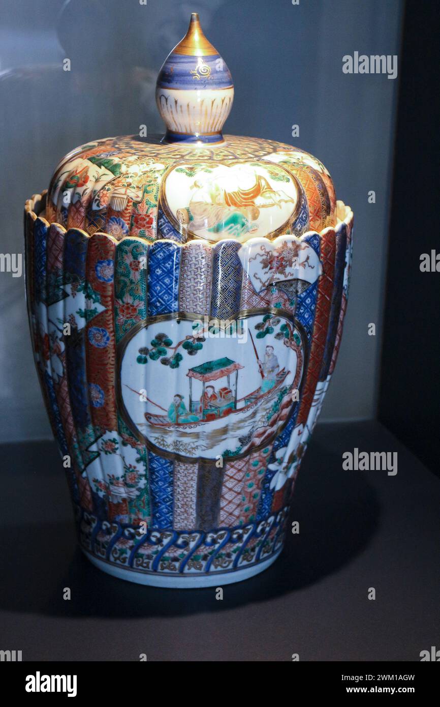 Reportage Exposition 'L'Asie fantasmée' Musée Borely à Marseille : Japanische Vase Edo-Ära Stockfoto