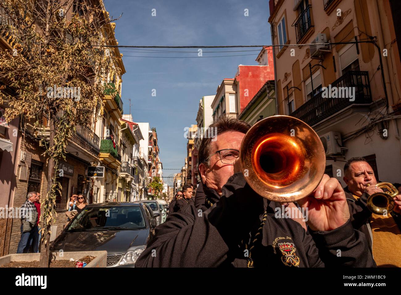 Valencia, 18. Februar 2024: Religiöse Parade im Bezirk El Cabanyal Stockfoto